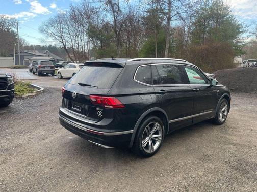 Deep Black Pearl 2019 Volkswagen Tiguan 2.0T SEL