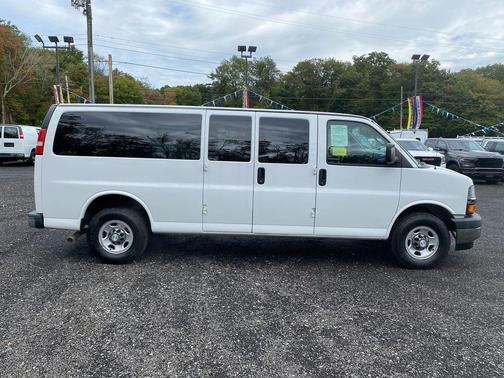 2017 Chevrolet Express 3500 LT