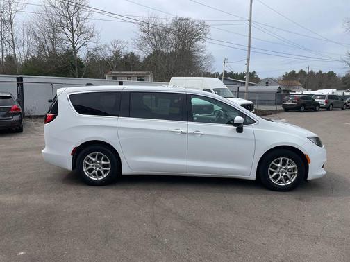 Bright White Clearcoat 2023 Chrysler Voyager LX