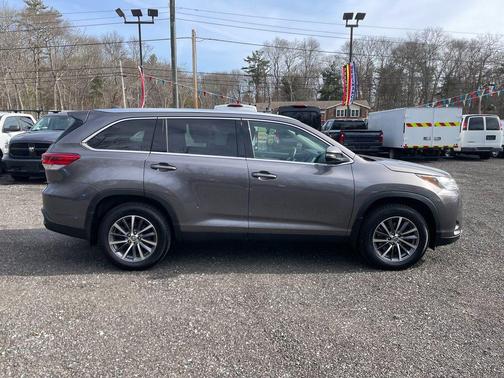 Predawn Gray Mica 2019 Toyota Highlander XLE
