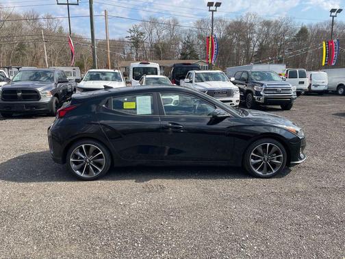 2020 Hyundai Veloster 2