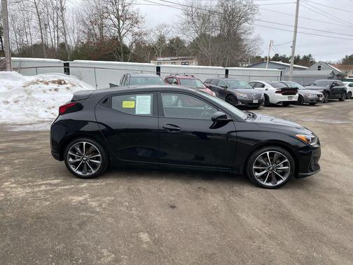 2020 Hyundai Veloster 2