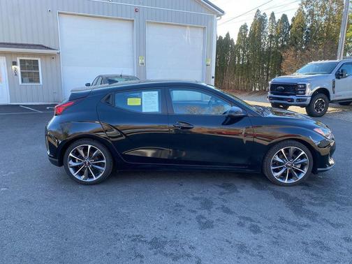 2020 Hyundai Veloster 2