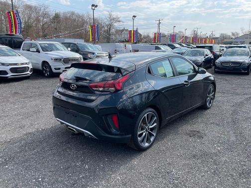 2020 Hyundai Veloster 2