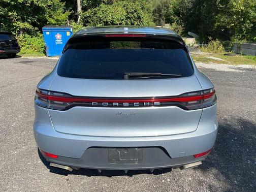 Dolomite Silver Metallic 2019 Porsche Macan Macan