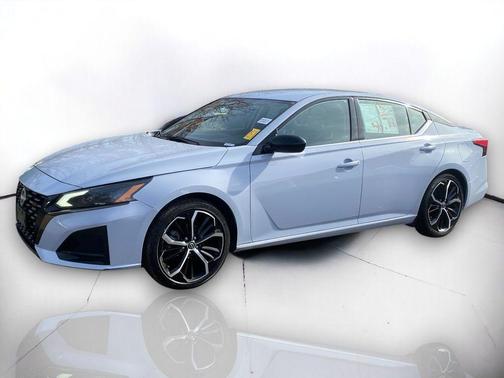 2023 Nissan Altima SR FWD