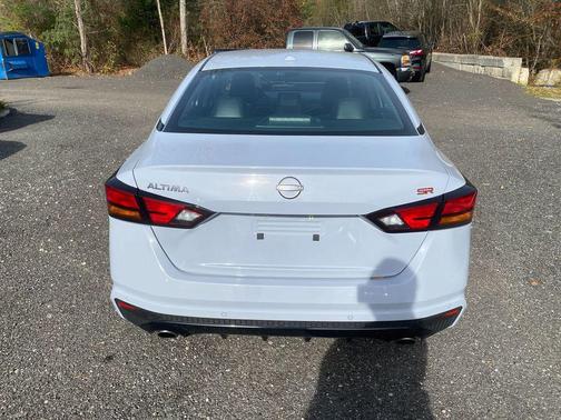 2023 Nissan Altima SR FWD