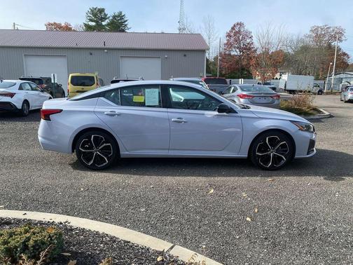 2023 Nissan Altima SR FWD