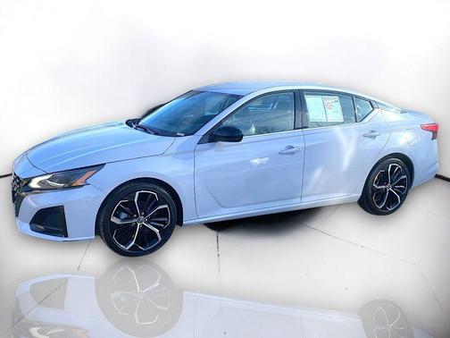 2023 Nissan Altima SR FWD