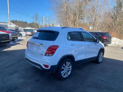 Summit White 2017 Chevrolet Trax Premier