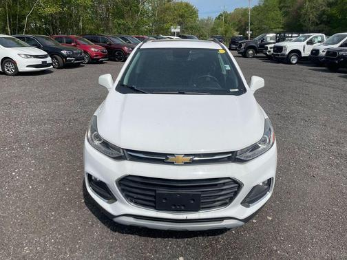 Summit White 2017 Chevrolet Trax Premier