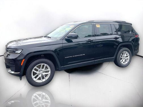 Diamond Black Crystal Pearlcoat 2023 Jeep Grand Cherokee L Laredo