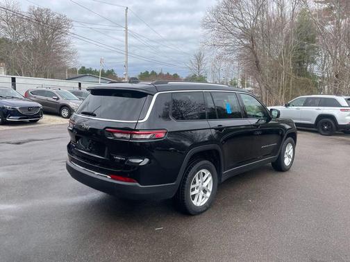 Diamond Black Crystal Pearlcoat 2023 Jeep Grand Cherokee L Laredo