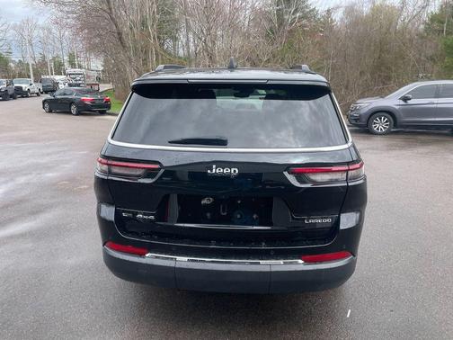 Diamond Black Crystal Pearlcoat 2023 Jeep Grand Cherokee L Laredo