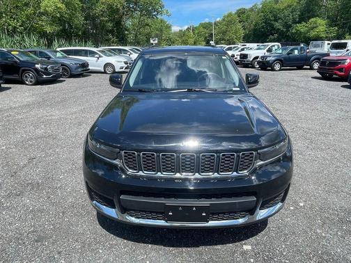 Diamond Black Crystal Pearlcoat 2023 Jeep Grand Cherokee L Laredo