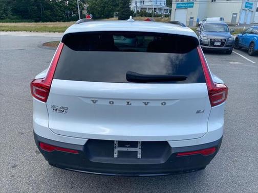 2023 Volvo XC40 B4 Ultimate Dark Theme