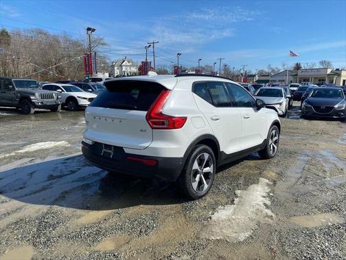 2023 Volvo XC40 B4 Ultimate Dark Theme