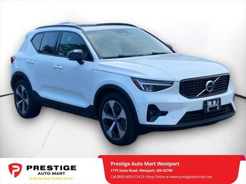 2023 Volvo XC40 B4 Ultimate Dark Theme