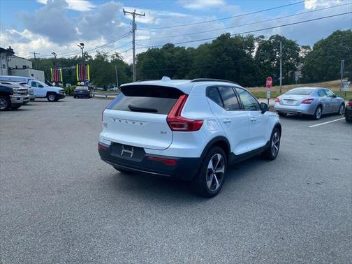 2023 Volvo XC40 B4 Ultimate Dark Theme