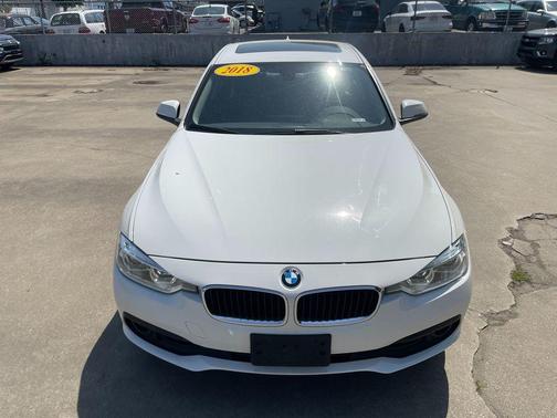 Alpine White 2018 BMW 320 i