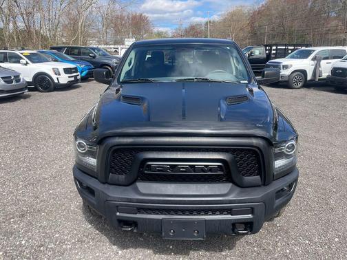 Diamond Black Crystal Pearlcoat 2019 RAM 1500 Classic Warlock Quad Cab 4x4 6'4' Box