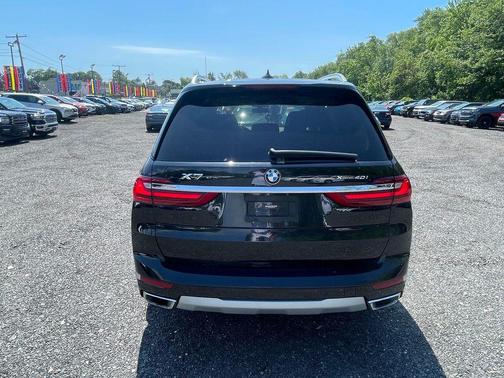 Black Sapphire Metallic 2021 BMW X7 xDrive40i