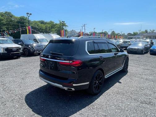 Black Sapphire Metallic 2021 BMW X7 xDrive40i