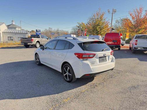 Crystal White Pearl 2021 Subaru Impreza Premium