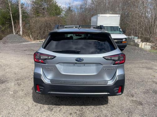 Ice Silver Metallic 2022 Subaru Outback Premium