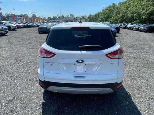Oxford White 2016 Ford Escape SE