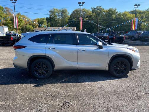 2024 Toyota Highlander LE