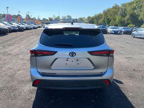 2024 Toyota Highlander LE