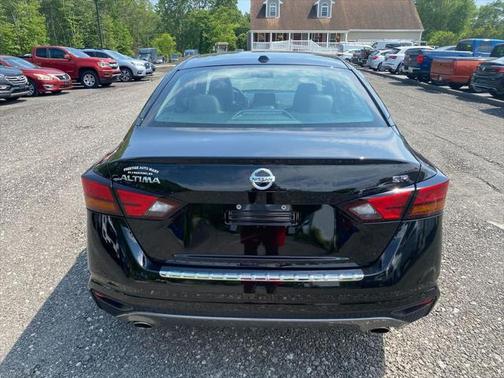 2022 Nissan Altima SR FWD