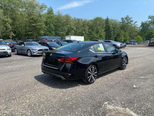 2022 Nissan Altima SR FWD