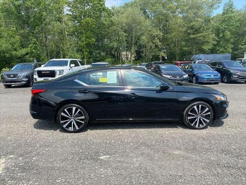 2022 Nissan Altima SR FWD
