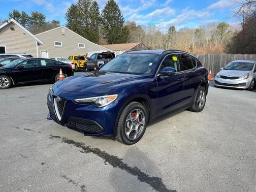 Photo 2 of 29 of 2018 Alfa Romeo Stelvio Ti