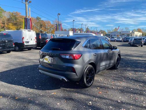 2021 Ford Escape SE