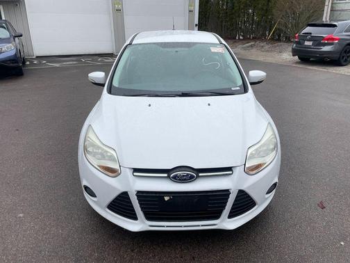 Oxford White 2014 Ford Focus SE