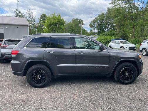 Granite Crystal Metallic Clearcoat 2019 Jeep Grand Cherokee Laredo