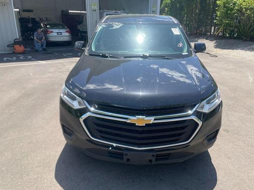 Mosaic Black Metallic 2021 Chevrolet Traverse LS