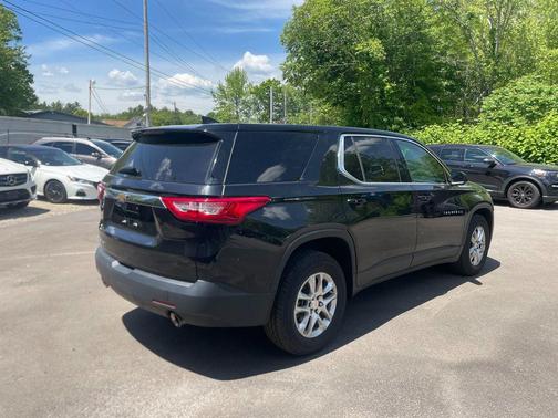 Mosaic Black Metallic 2021 Chevrolet Traverse LS