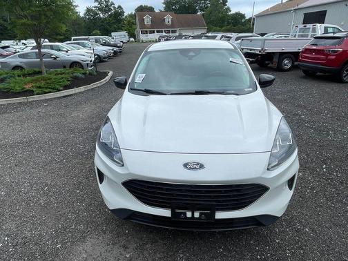 Star White Metallic Tri-Coat 2022 Ford Escape SE