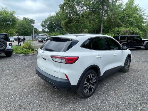 Star White Metallic Tri-Coat 2022 Ford Escape SE
