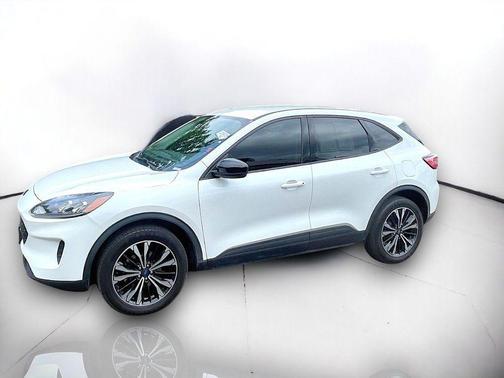 Star White Metallic Tri-Coat 2022 Ford Escape SE