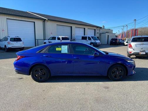 2022 Hyundai ELANTRA SEL