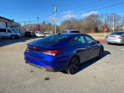 2022 Hyundai ELANTRA SEL