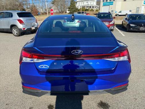 2022 Hyundai ELANTRA SEL