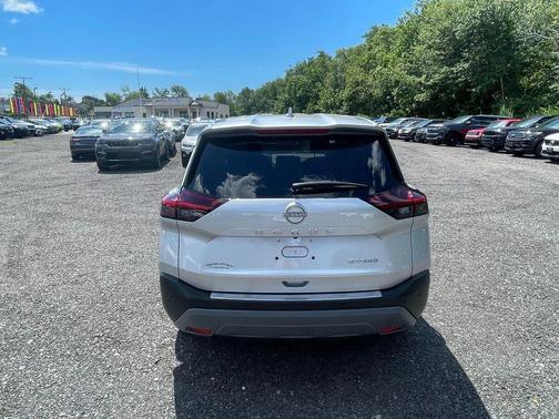 Brilliant Silver Metallic 2023 Nissan Rogue SV