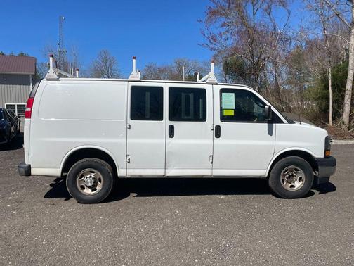 Summit White 2018 Chevrolet Express 2500 Work Van