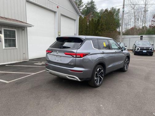 2024 Mitsubishi Outlander PHEV SE S-AWC